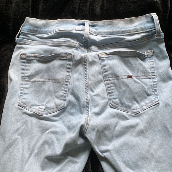 Tommy Hilfiger Jeans - Picture 2 of 5